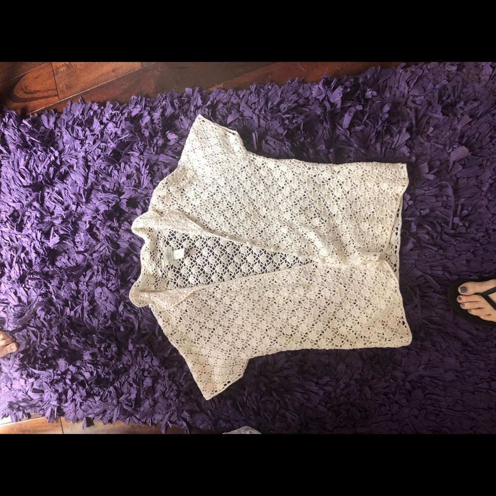 Beautiful/ trendy crochet vest cream